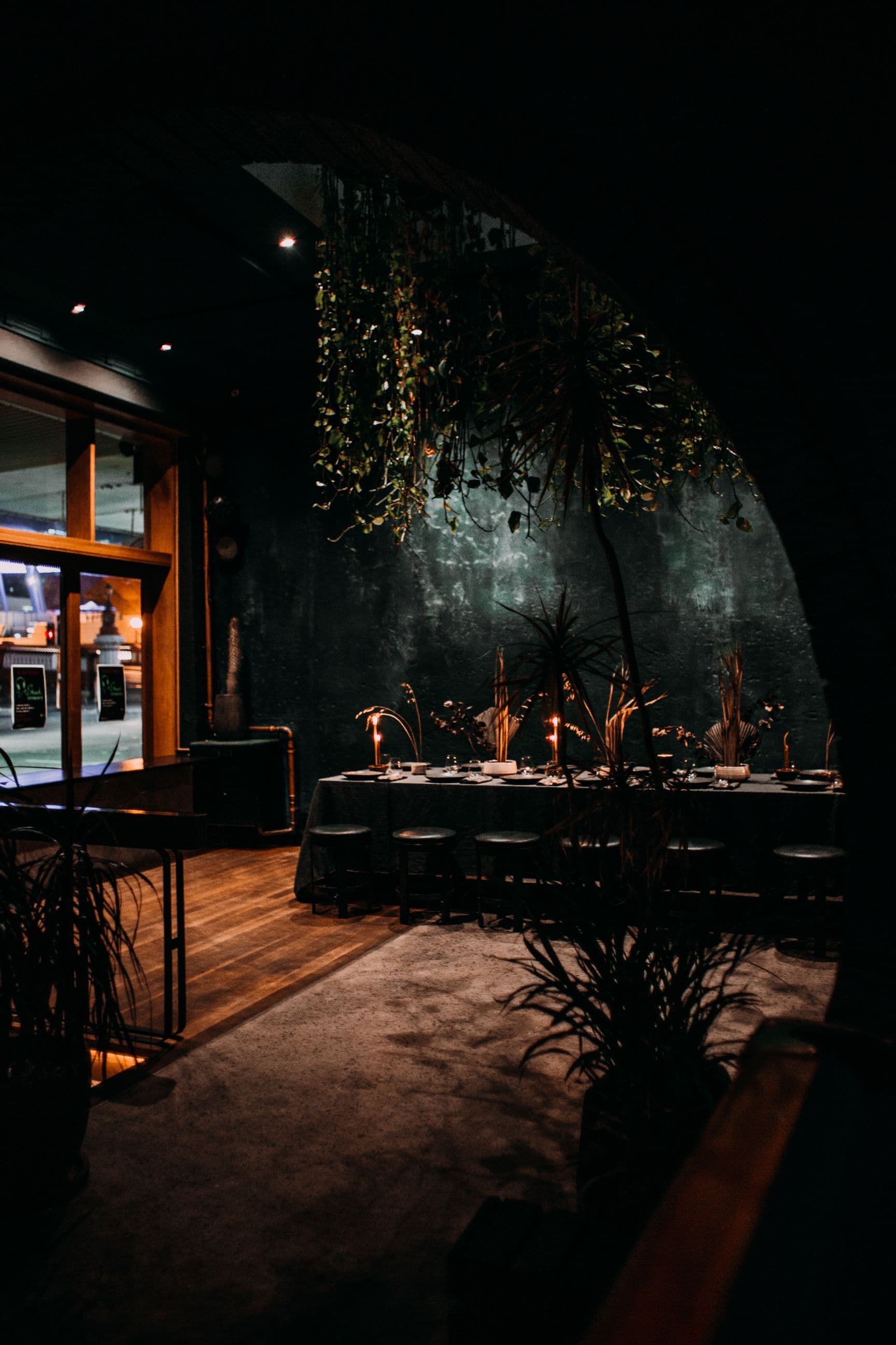 Matsalen på Restaurang Glöd i levande ljus
